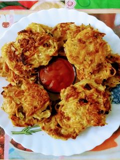 নুডলস পকোড়া (Noodles pakora recipe in bengali) রেসিপির প্রধান ছবি