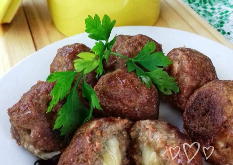 Almôndegas de carne recheadas