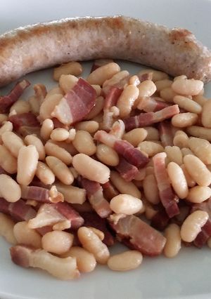 Foto principal de Judias blancas con butifarra a la catalana (receta rápida)