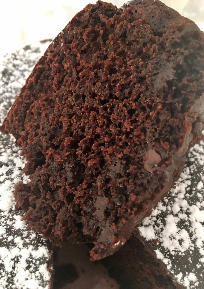 Una foto de Bizcocho húmedo de chocolate y yogur