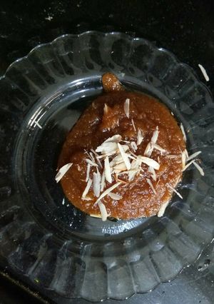 A picture of Besan ka halwa.