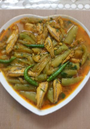 ঝিঙা  দিয়া মলা মাছ রেসিপির প্রধান ছবি