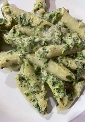 A picture of Spinach cheese pasta.
