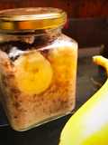 Overnight oats: desayuno de avena yogurt y banana en frasco ideal para llevar (meal prep día 2)