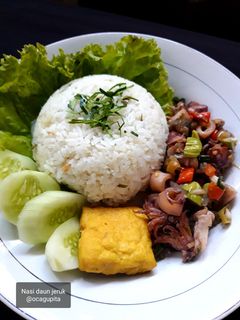 Foto resep Nasi Daun jeruk dan tumis cumi asin