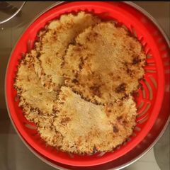 A picture of Biscuits juwar bhakhri (sorghum).