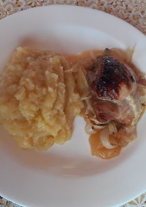 Una foto de Puré de manzanas con pavo asado