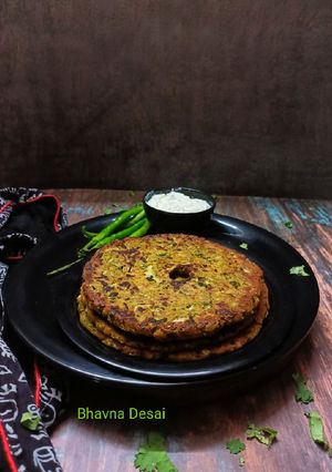 A picture of થાલીપીઠ.(Thalipeeth Recipe in Gujarati).