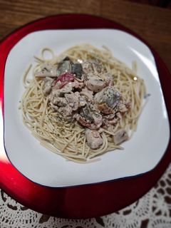 Una foto de "Verduras Salteadas c/Champiñones a la crema y Spaghetti"😋