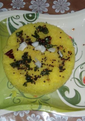 A picture of Suji dhokla.