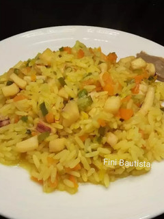 Una foto de Arroz con calamares y alioli negro