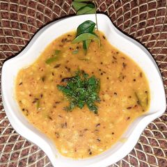 A picture of Trevati Lahsuni Dal.