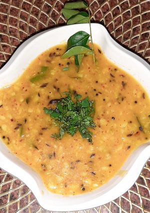 A picture of Trevati Lahsuni Dal.