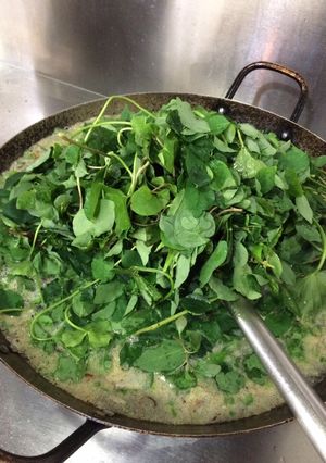 Hình của món Canh rau vườn ếch bằm(rau má,dền tím,bù ngót).