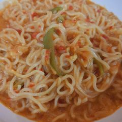 A picture of Cheesy maggi.