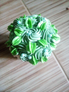 A picture of Frosted sponge cupcake.