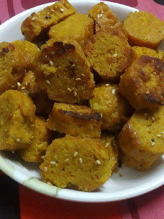 દૂધી નાં મુઠિયા (Dudhi Muthia Recipe In Gujarati) રેસીપી મુખ્ય ફોટો