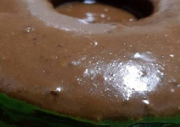 Bolo fofo de chocolate com cobertura de brigadeiro de café