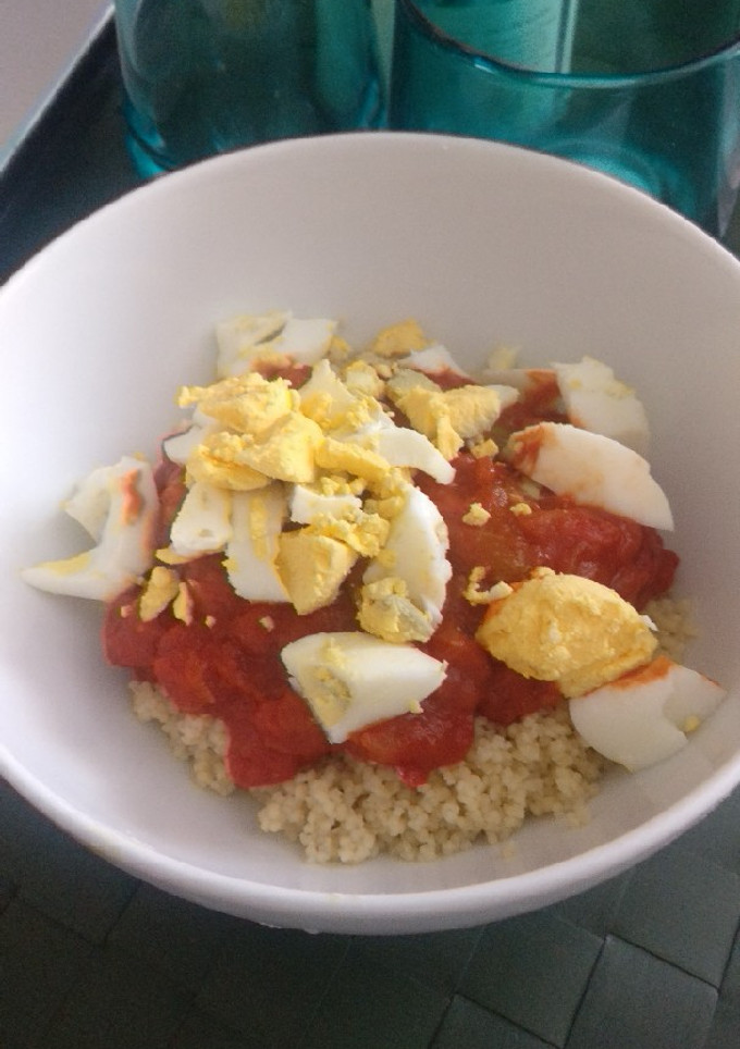 Una foto de Couscous con pisto y huevo