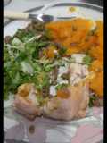 Ensalada de pollo, lentejas, calabacín y verdes