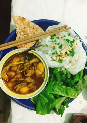 Hình của món Biến tấu mì quảng ếch bằng phở.