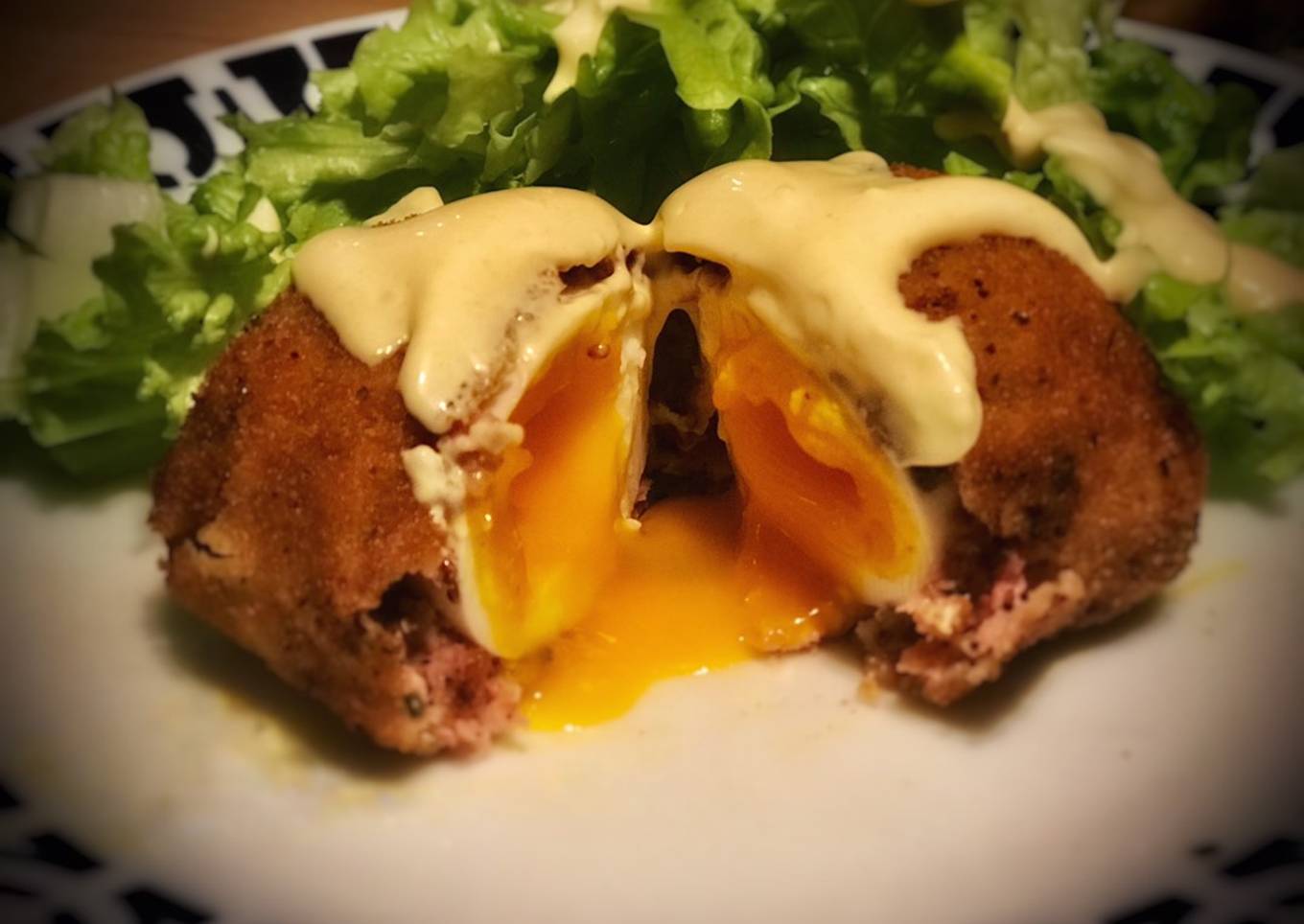 Huevos escoceses —Scotch eggs—