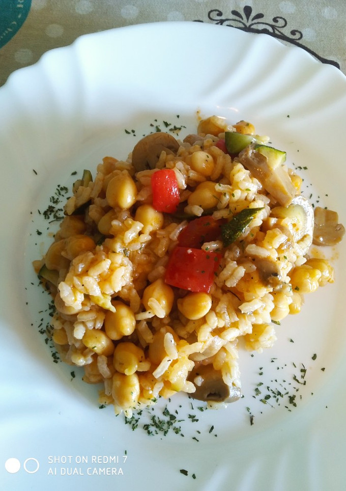 Una foto de Arroz con garbanzos y verduras