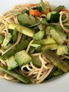 Una foto de Espaguetis con verduras facilísimos