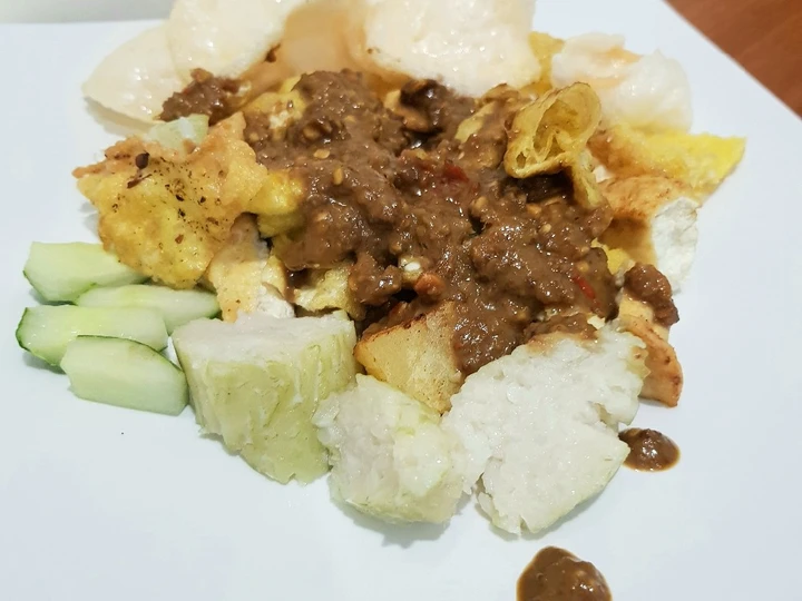 Langkah Mudah untuk Menyiapkan Resep Tahu tek / tahu telur Surabaya yang  Bikin Ketagihan Anti Ribet, Menggugah Selera
