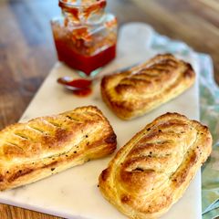 A picture of Spicy Vegan-Friendly Sausage Rolls.