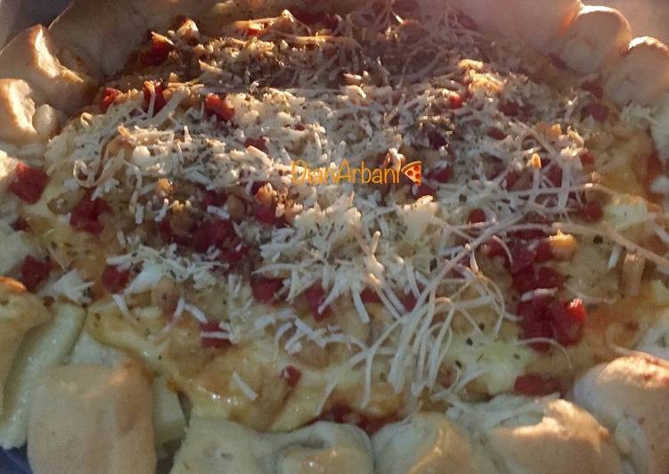 Resep Cheese Stuffed Crust Pizza 🍕🧀 Enak dan Antiribet