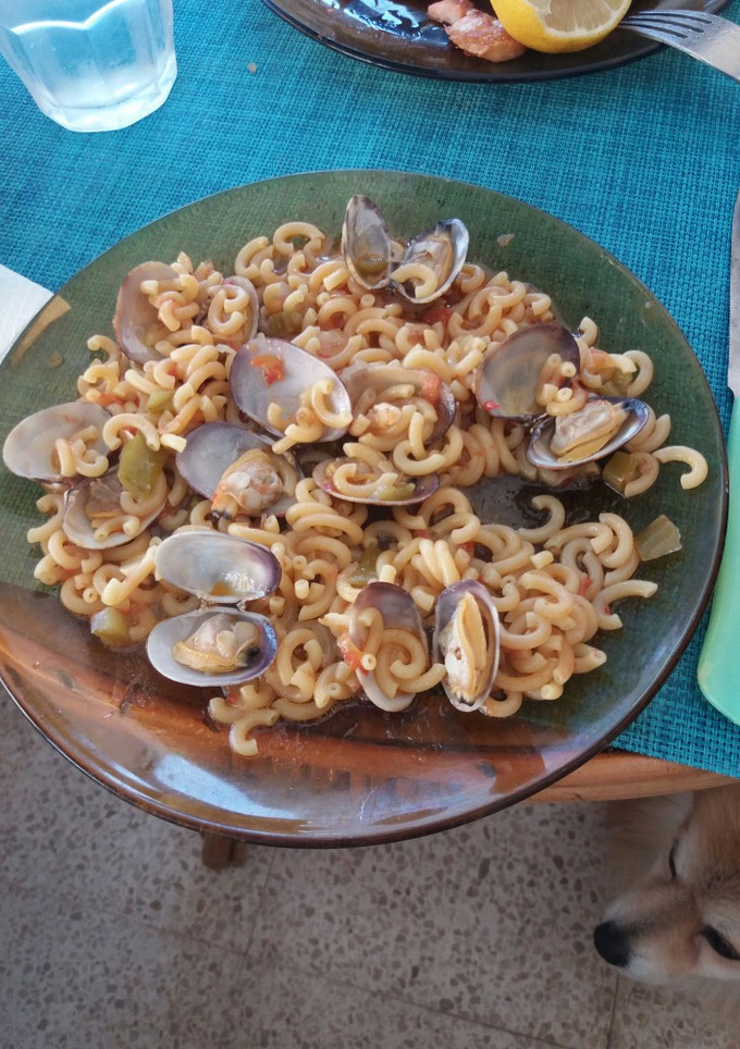 Una foto de Fideos con almejas