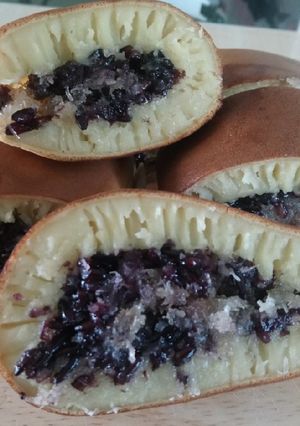 Foto resep Martabak Manis Teflon (Topping ketan hitam dan unti)
