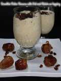 Smoothie Dates Banana with Oat and Raisin as topping
