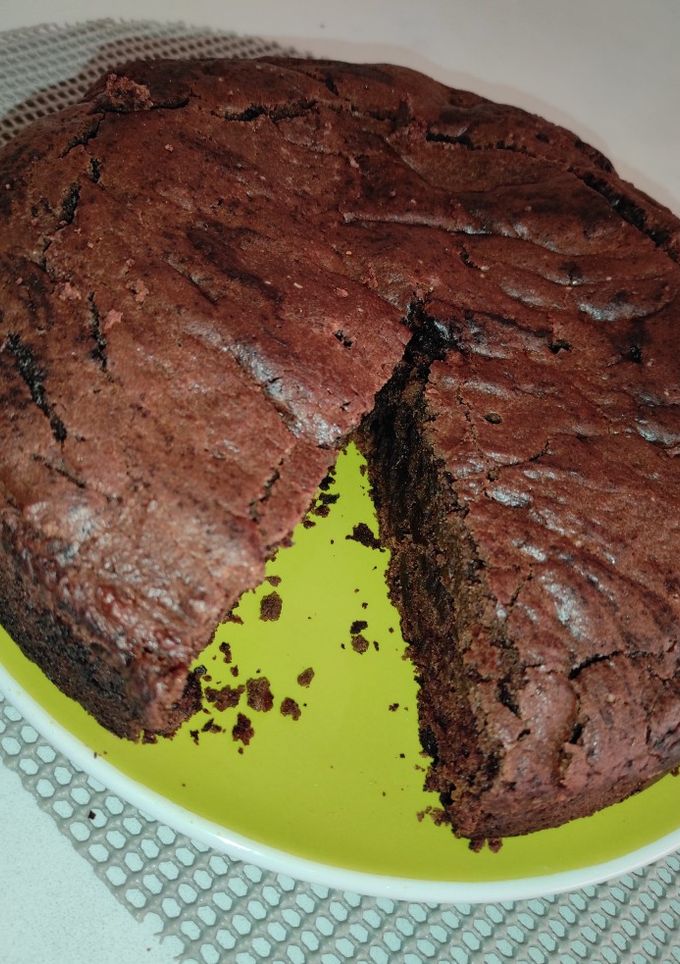 Una foto de Torta de chocolate húmeda sin huevo, sin lácteos, apto Aplv