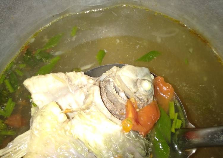 Cara Gampang Menyiapkan Sup dadakan ikan mas Anti Gagal