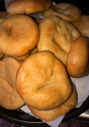 Una foto de Torta frita con levadura👌👌