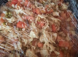 Una foto de Ensalada fácil rica y de estación bien para los días de calor