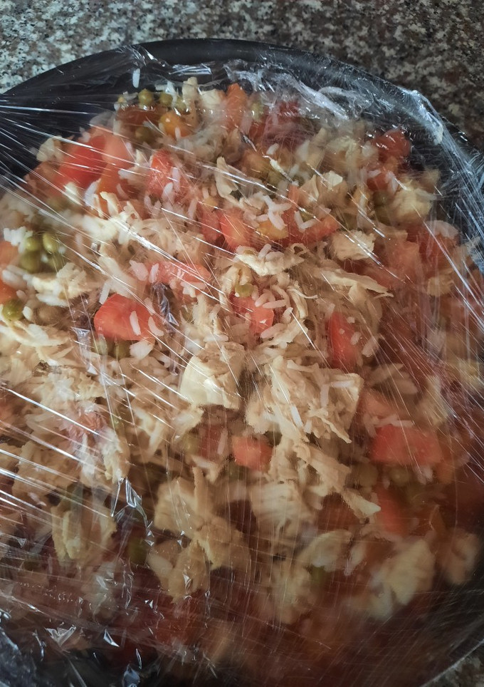 Una foto de Ensalada fácil rica y de estación bien para los días de calor