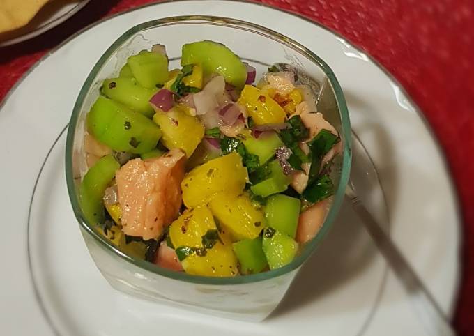 Ceviche de salmón con piña y jugo de naranja agria Receta de LuzMa SG-  Cookpad