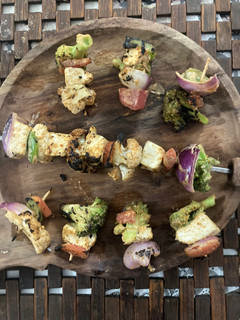 तंदूरी वेजटेबल्स पनीर टिक्का (tandoori vegetables paneer tikka recipe in Hindi) रेसिपी मुख्य फोटो