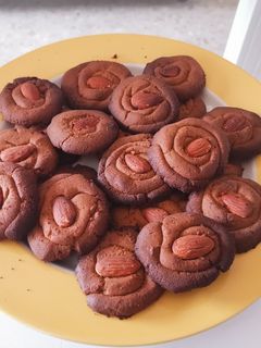 Una foto de Galleta de arroz y coco con almendra