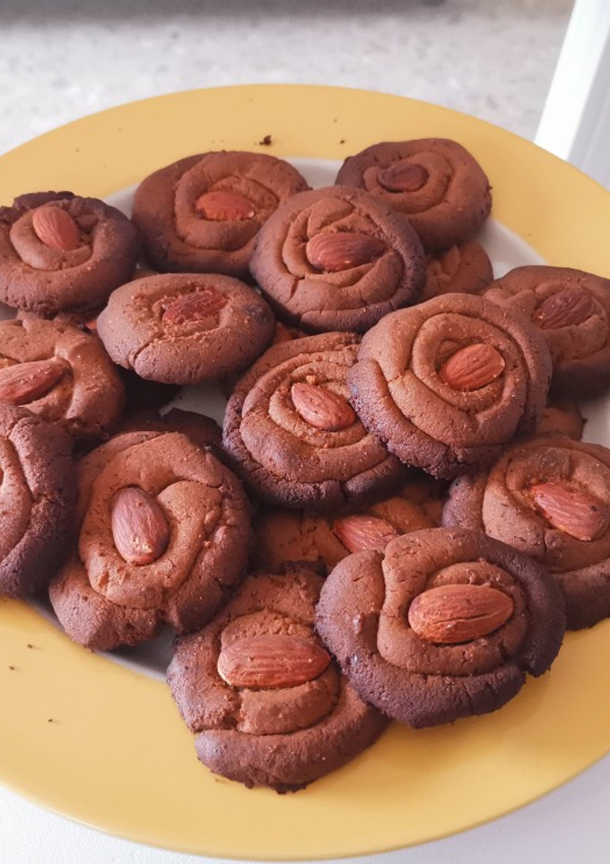 Una foto de Galleta de arroz y coco con almendra