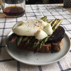 A picture of Simple poached egg 🍳.