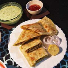 A picture of Mughlai paratha.