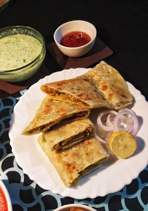 A picture of Mughlai paratha.
