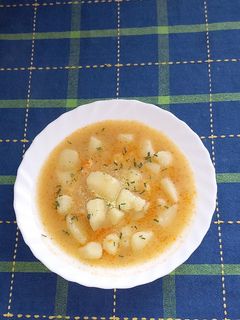 1077. Egyszerű olcsó krumpli leves rántással ! recept fotója