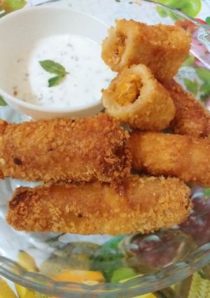 A picture of Bread chicken pizza roll.