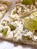 Tartine con uva mascarpone gorgonzola e noci