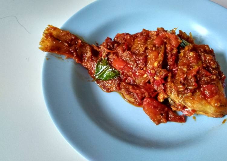 Nila sambal pedas manis